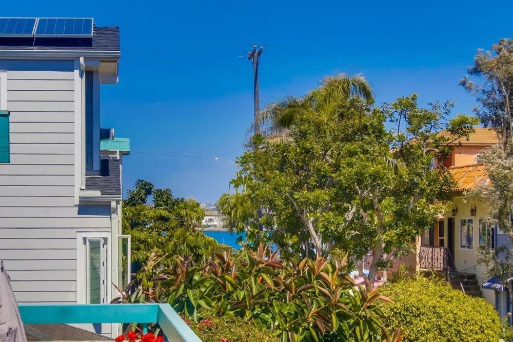 Casa de férias Luxury Summer House Feet From Bay & Ocean Patios *